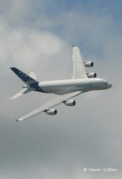 Airbus A380 turn - Paris Airshow 2009